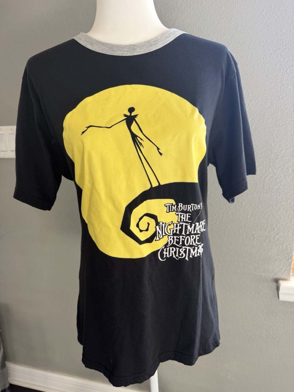 Disney The Nightmare Before Christmas Unisex Adult T-Shirt Size S Black Yellow